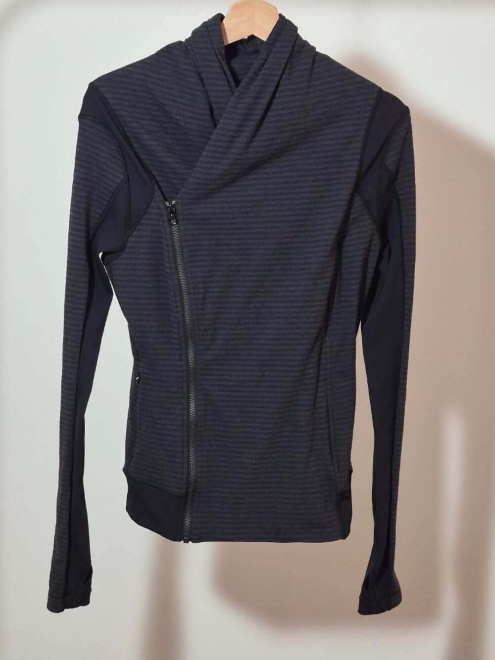 Lululemon Bhakti Yoga Jacket Women’s 6 Black Gray Asymmetrical Zip Cowl Collar